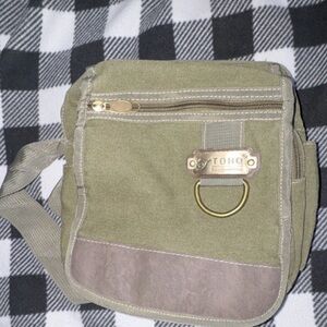 TOHQ Olive Green Messenger Bag Adjustable Strap Zip Closure Outer Pockets